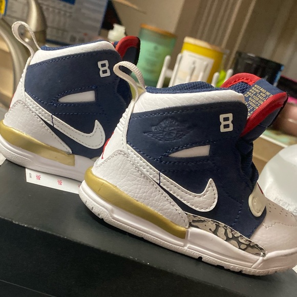 Kids Jordans size 5c US - Picture 3 of 3